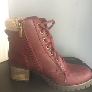 Womens boots size 9